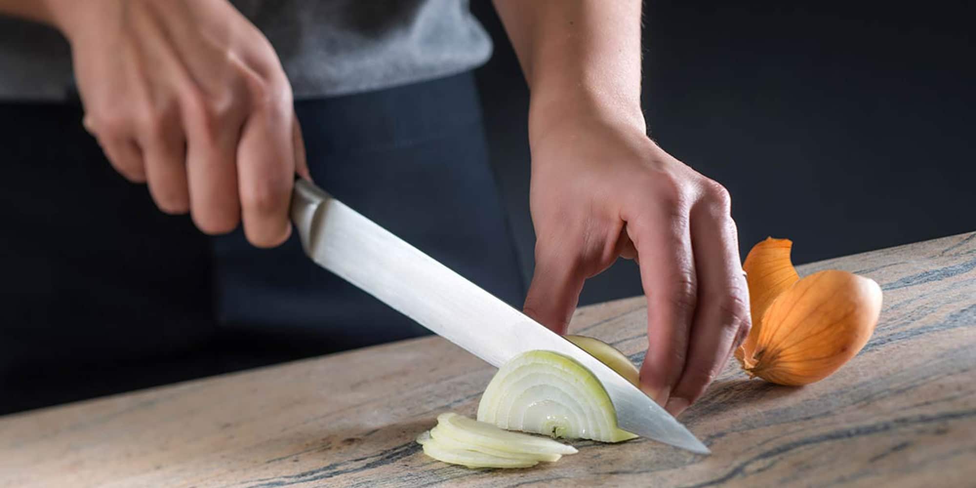 blog-dan-kuechen-moebeltraum-vorteile-naturstein-schnittfest-kratzfest